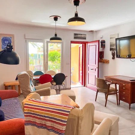 아파트 Cozy House, Front, Pool, Wifi