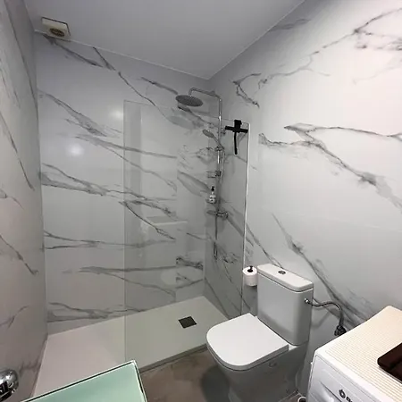 Cozy House, Front, Pool, Wifi 아파트 타리파